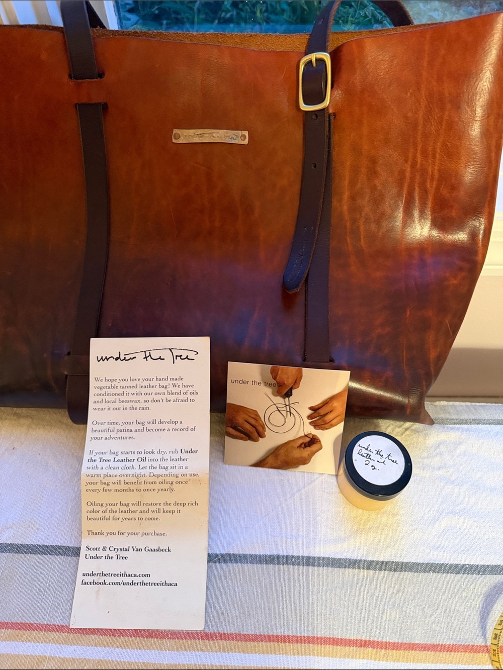 Show Stopper Leather Tote Bag in Chestnut Brown - Picture 10 of 15
